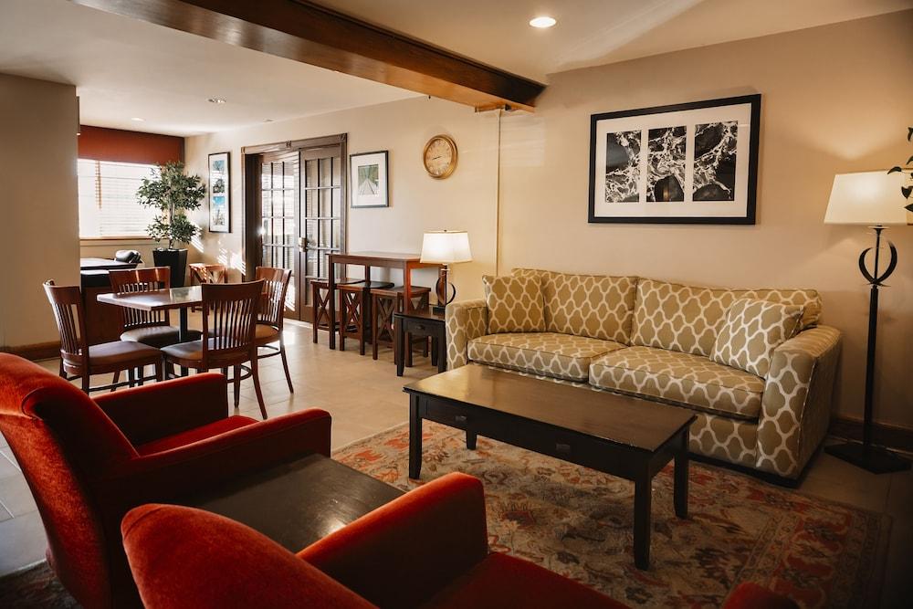 Travelodge Suites By Wyndham Regina - Eastgate Bay Esterno foto