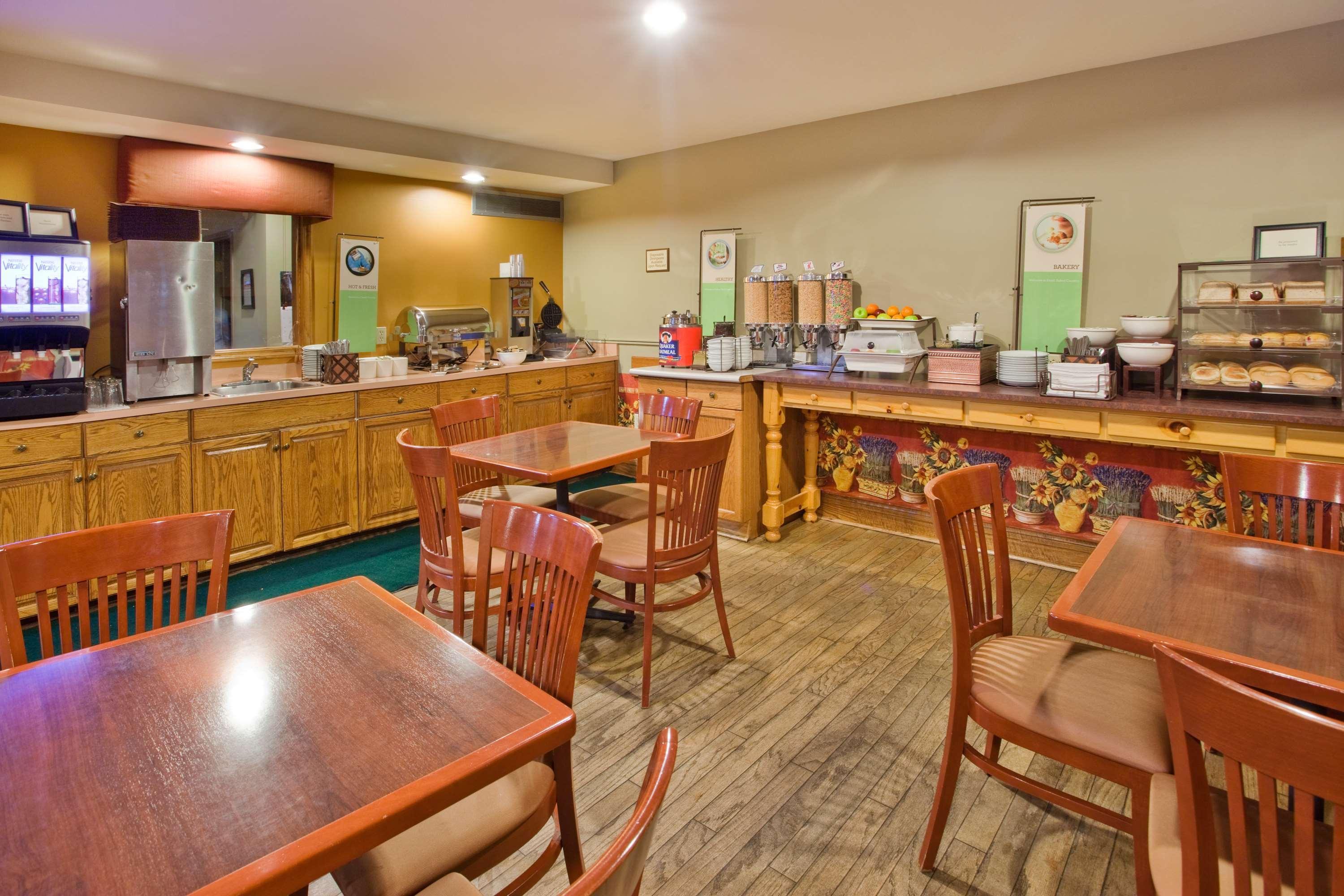 Travelodge Suites By Wyndham Regina - Eastgate Bay Esterno foto
