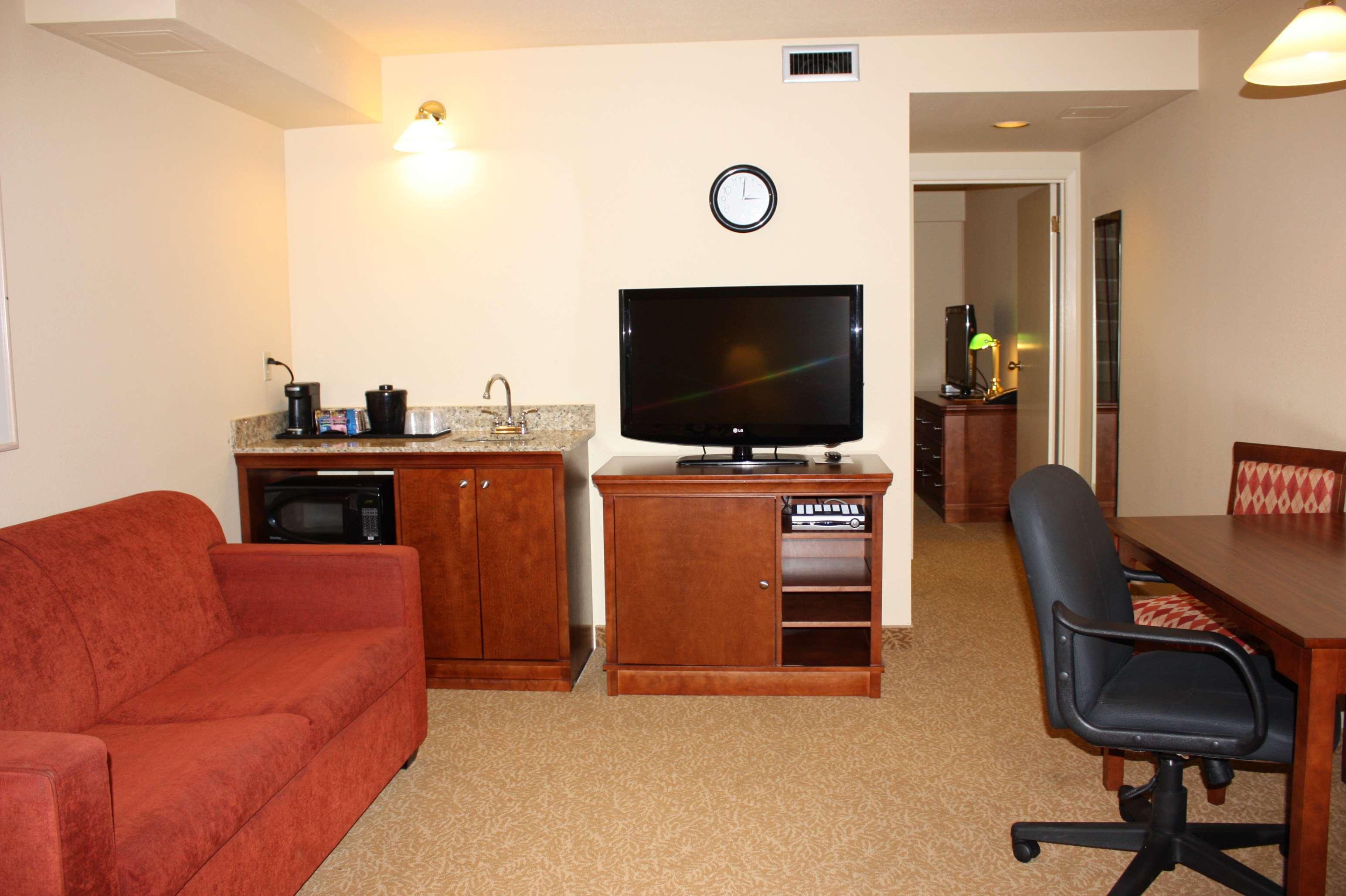 Travelodge Suites By Wyndham Regina - Eastgate Bay Esterno foto