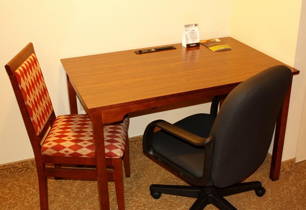 Travelodge Suites By Wyndham Regina - Eastgate Bay Esterno foto