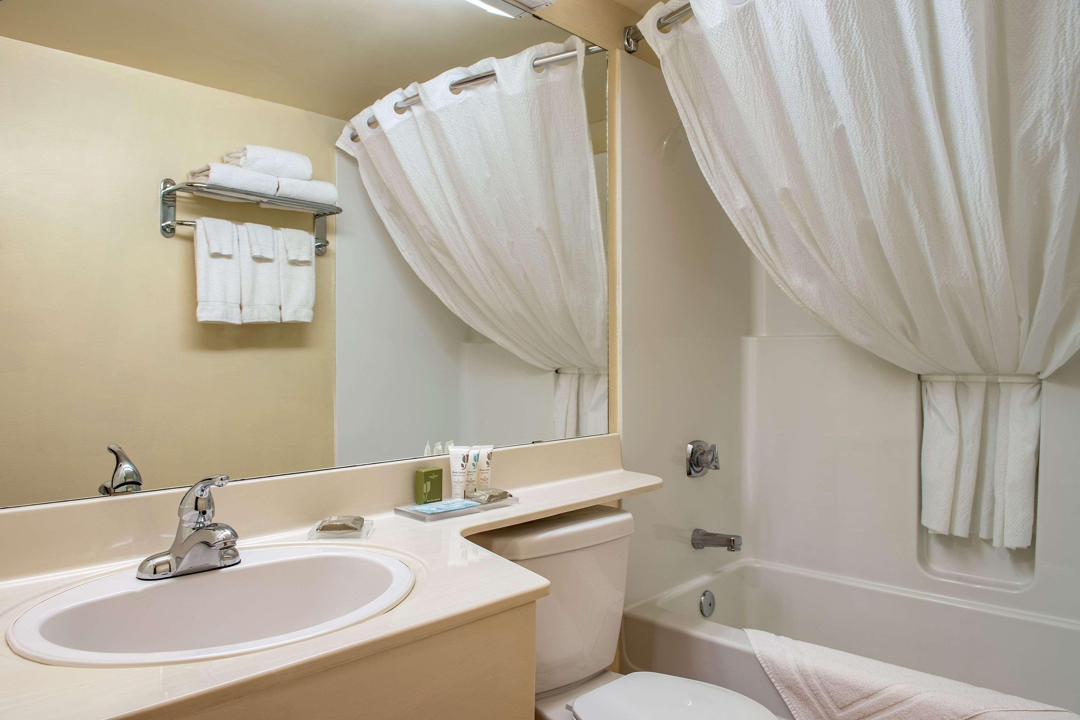 Travelodge Suites By Wyndham Regina - Eastgate Bay Esterno foto