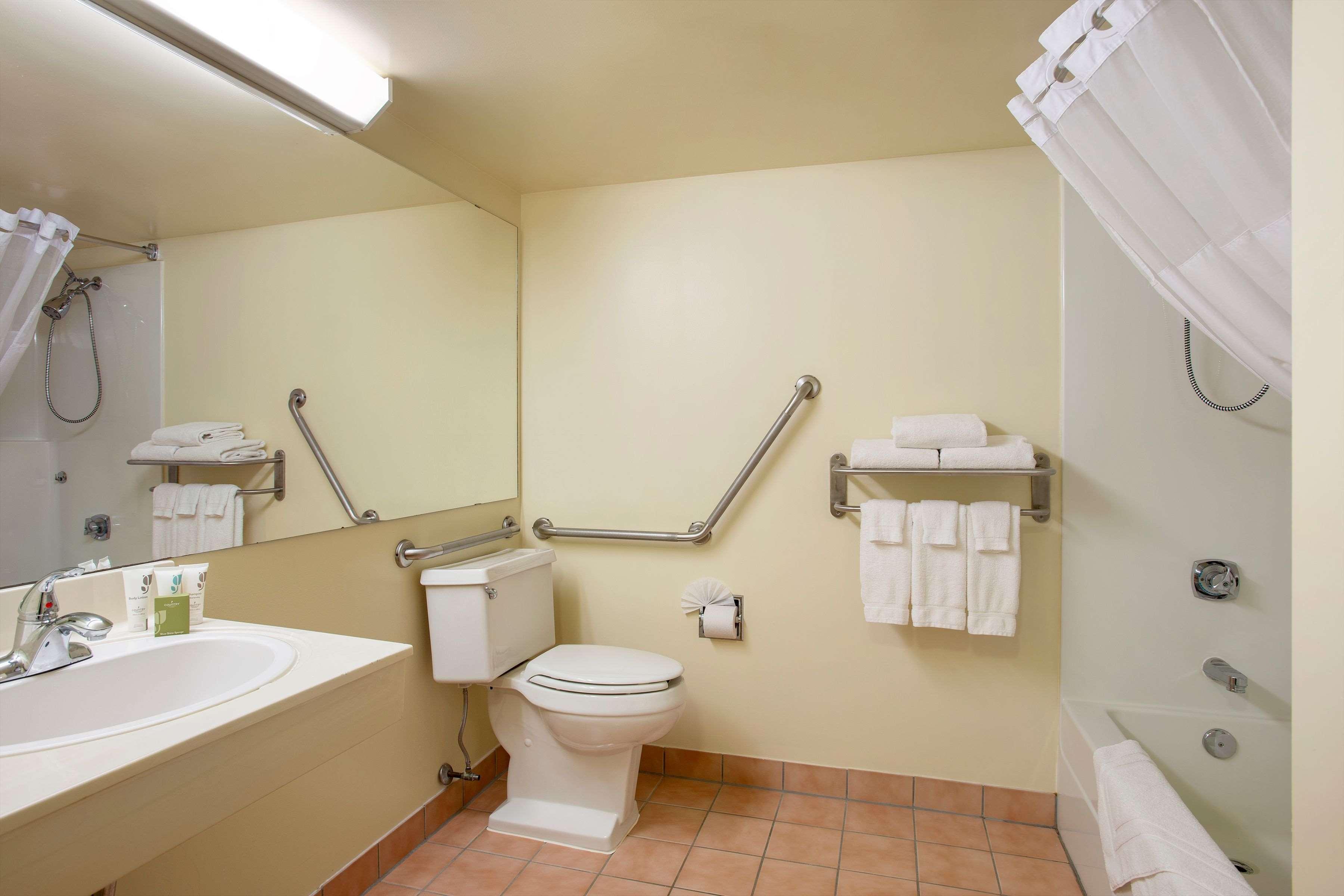 Travelodge Suites By Wyndham Regina - Eastgate Bay Esterno foto