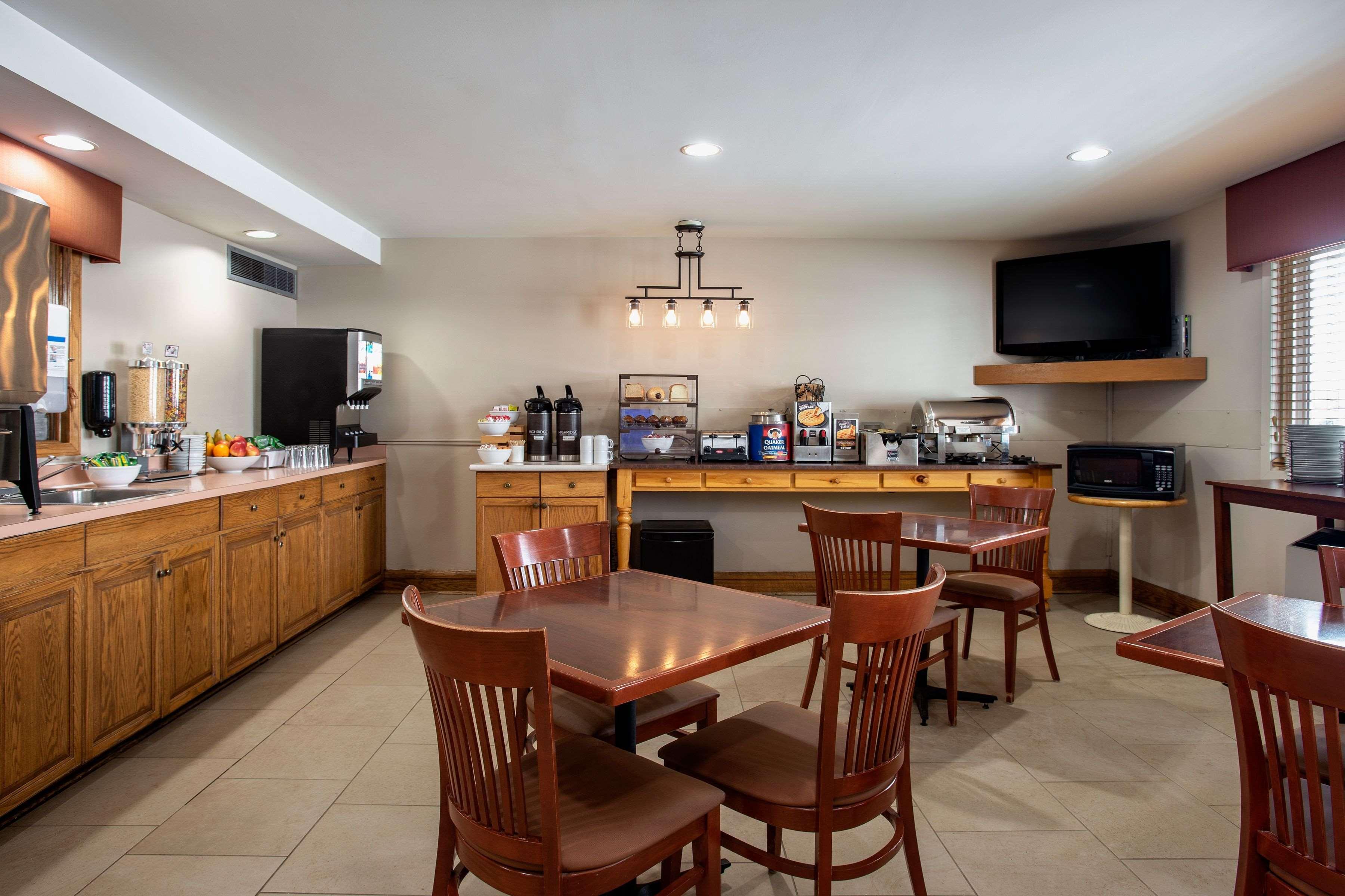 Travelodge Suites By Wyndham Regina - Eastgate Bay Esterno foto