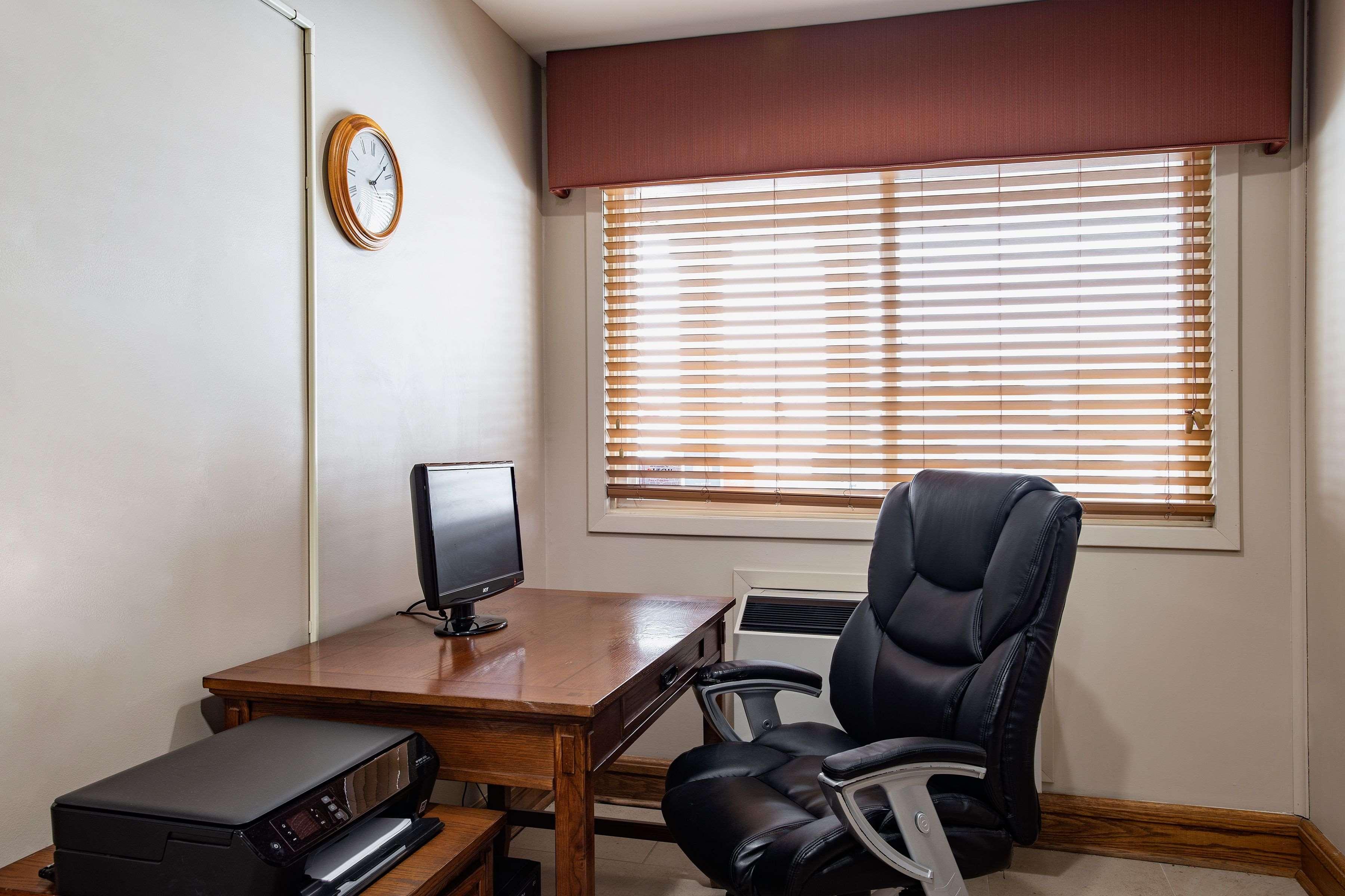 Travelodge Suites By Wyndham Regina - Eastgate Bay Esterno foto