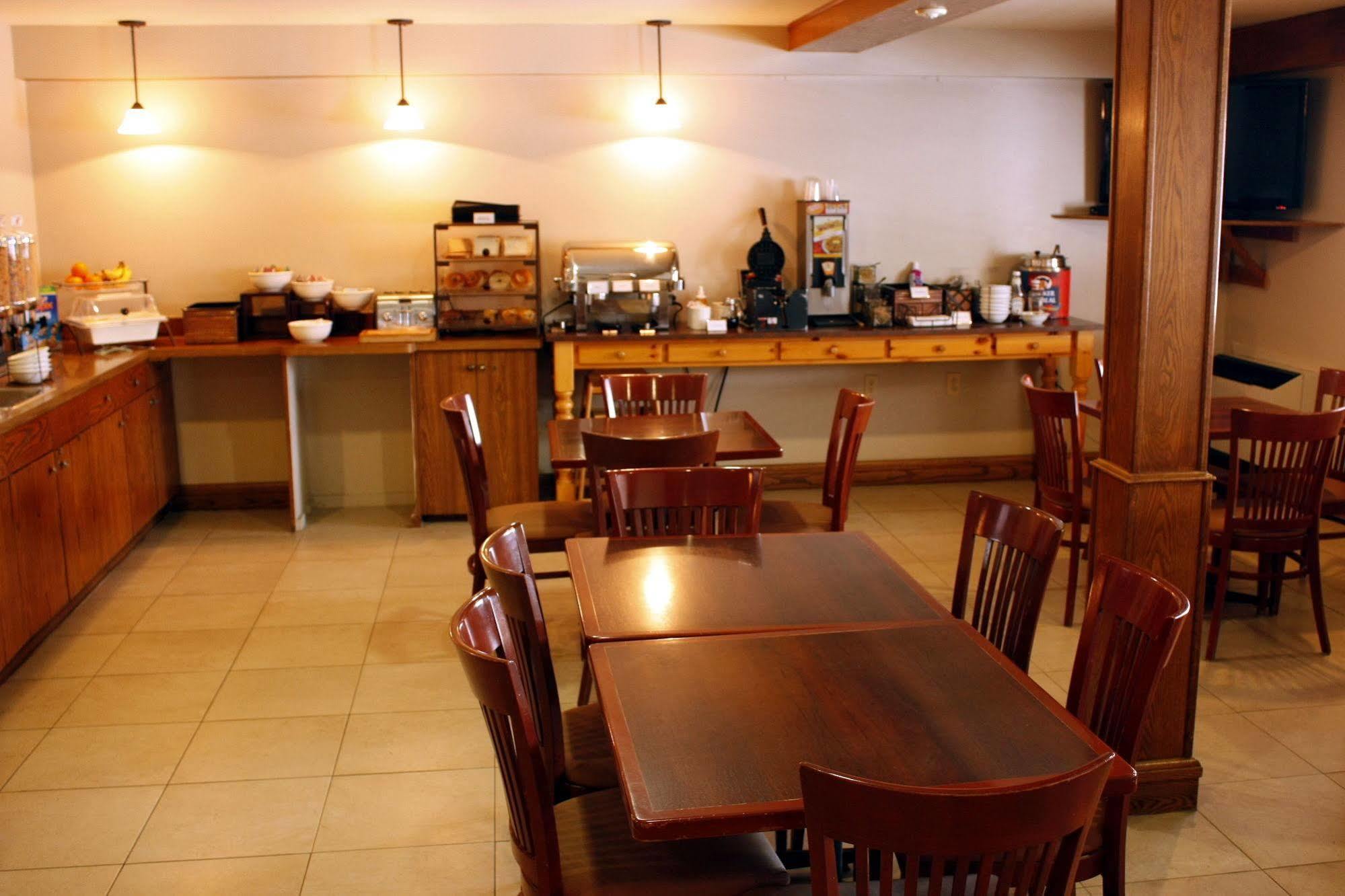 Travelodge Suites By Wyndham Regina - Eastgate Bay Esterno foto